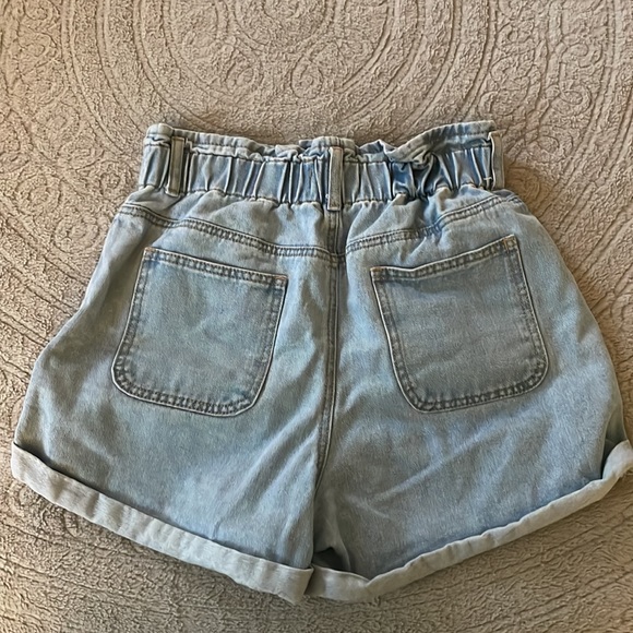 Forever 21 Light Wash Denim Shorts - Picture 4 of 4